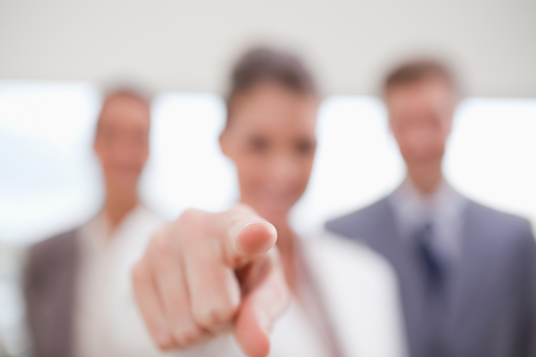 Att bli en bra ledare 3614719-personnel-department-team-pointing-at-new-employee